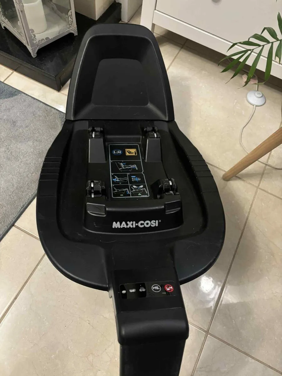 Maxi-Cosi FamilyFix3 with ISOFIX base - Image 3