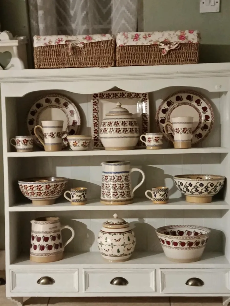 Kitchen wall dresser - Image 1