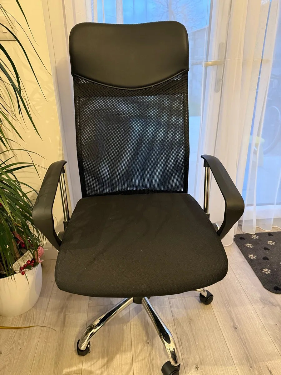 Office chair - Image 1