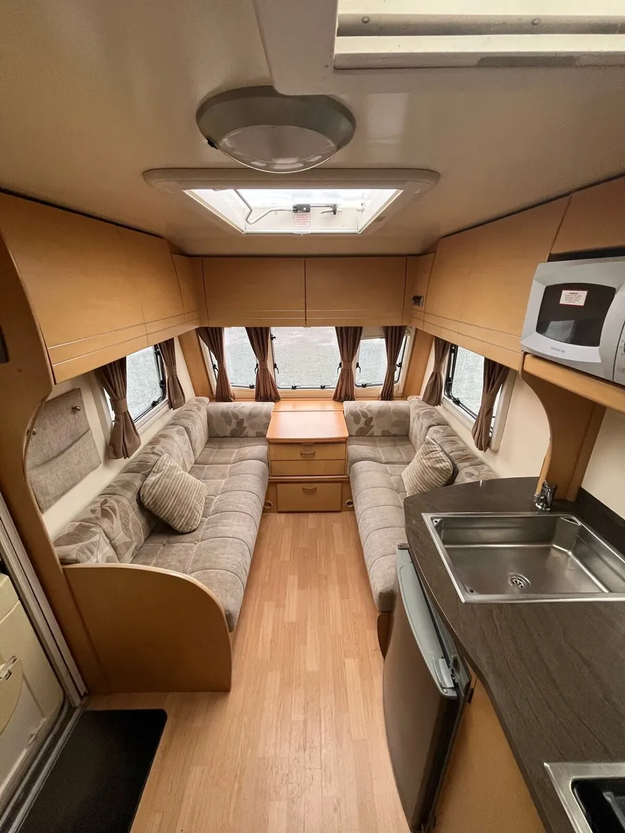 Bailey Olympus Fixed bed + awning - Image 2