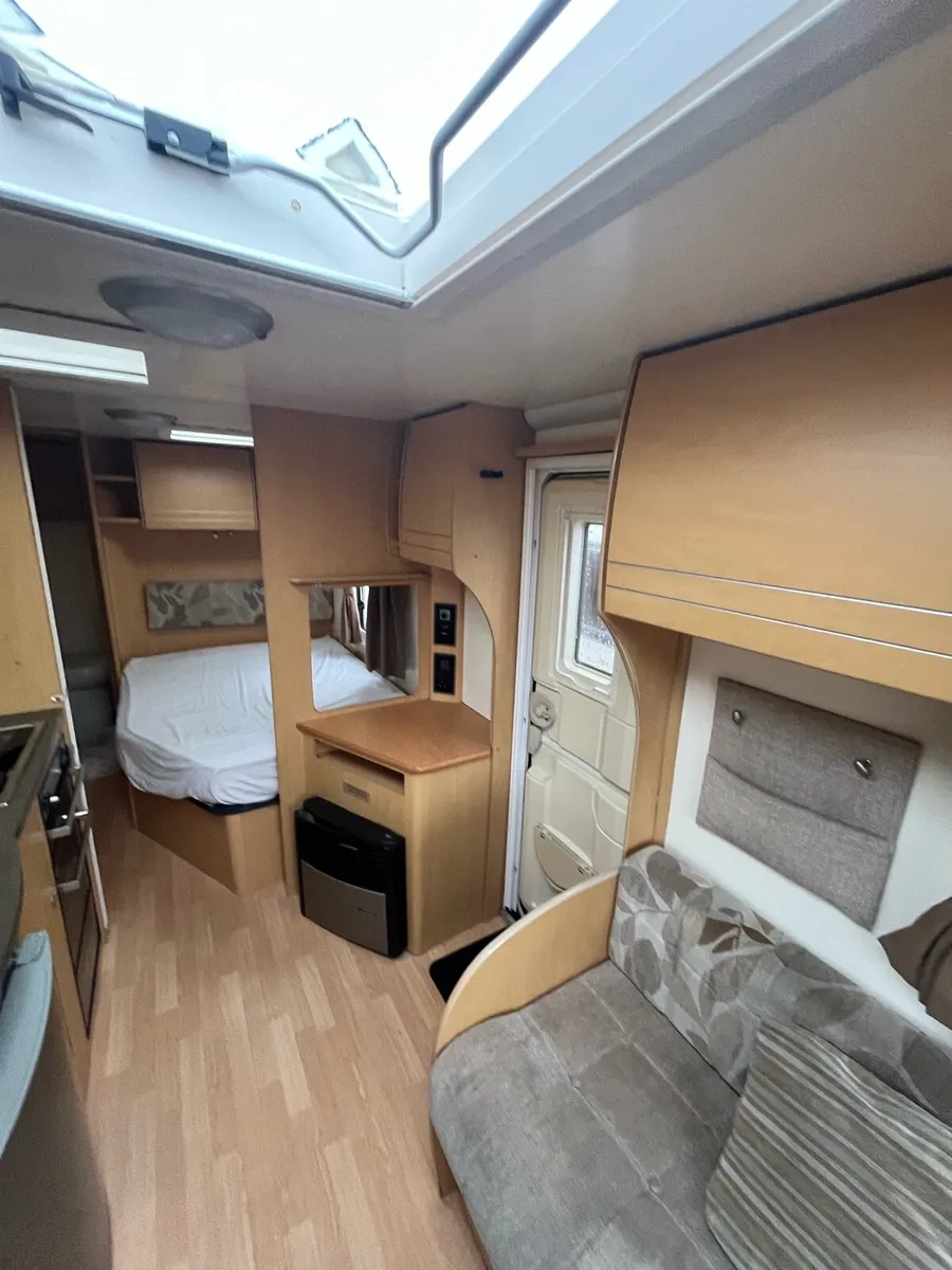 Bailey Olympus Fixed bed + awning - Image 3
