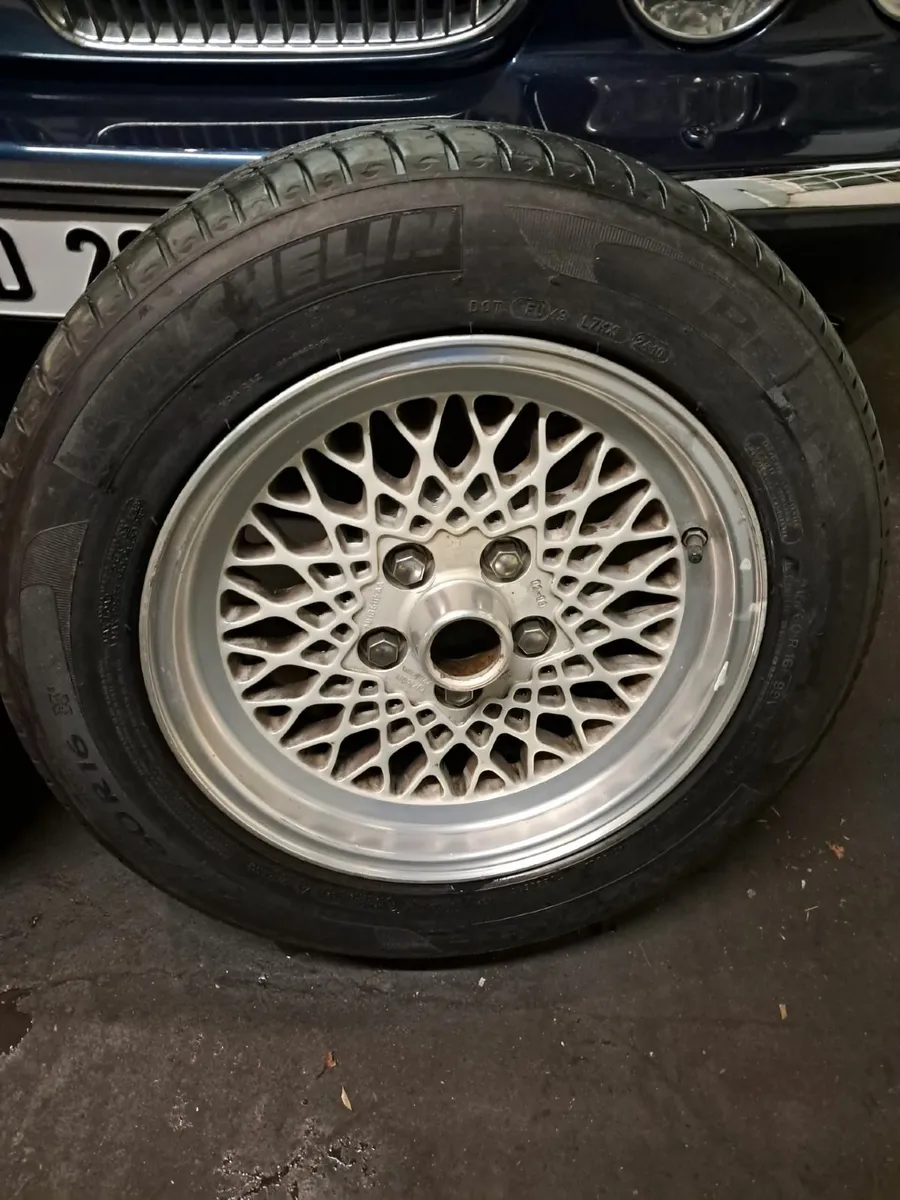 Jaguar XJ40/XJS 16 inch x 7J Lattice Alloy Wheels - Image 4