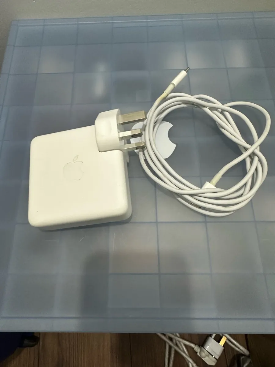 Mac book 16 pro charger - Image 1