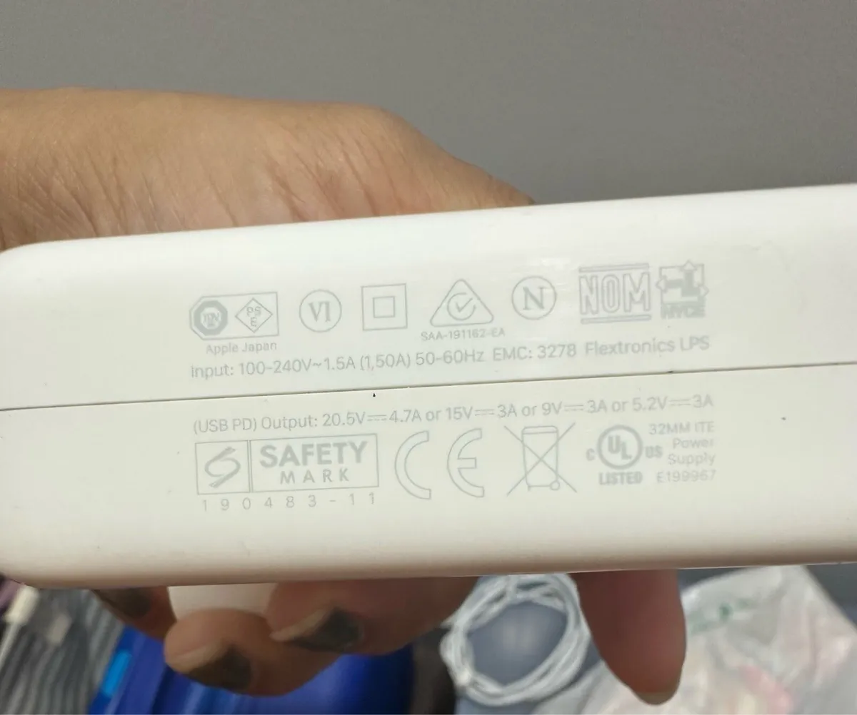 Mac book 16 pro charger - Image 2