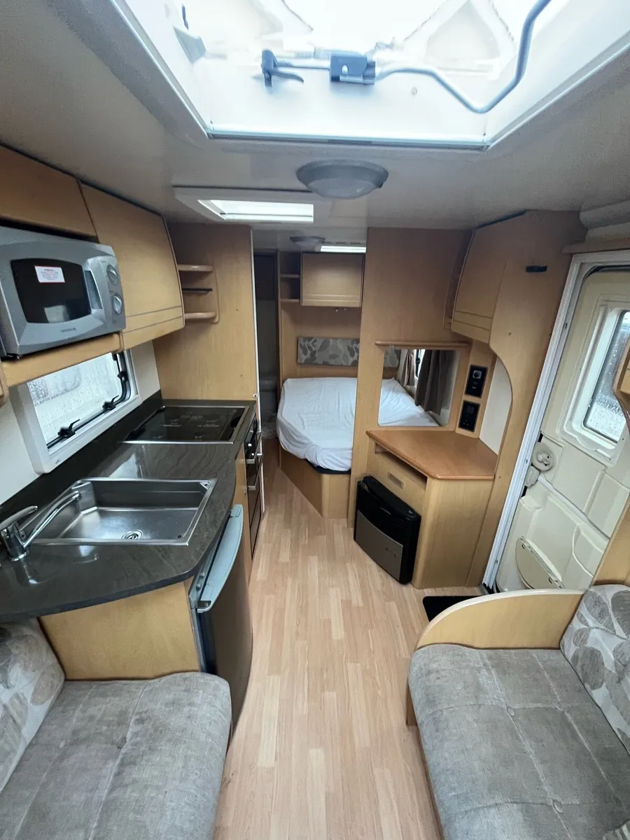 Bailey Olympus Fixed bed + awning - Image 4