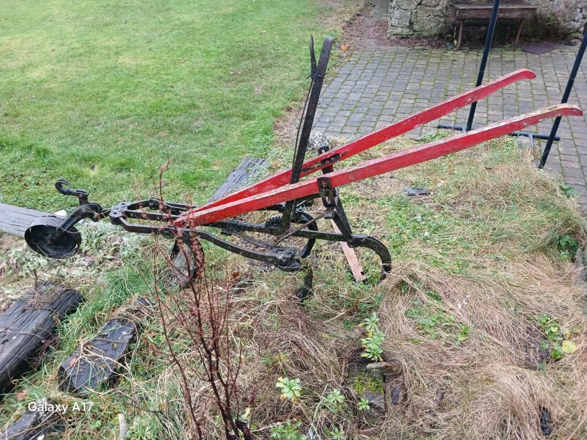 Vintage horse-drawn walking cultivator - Image 1