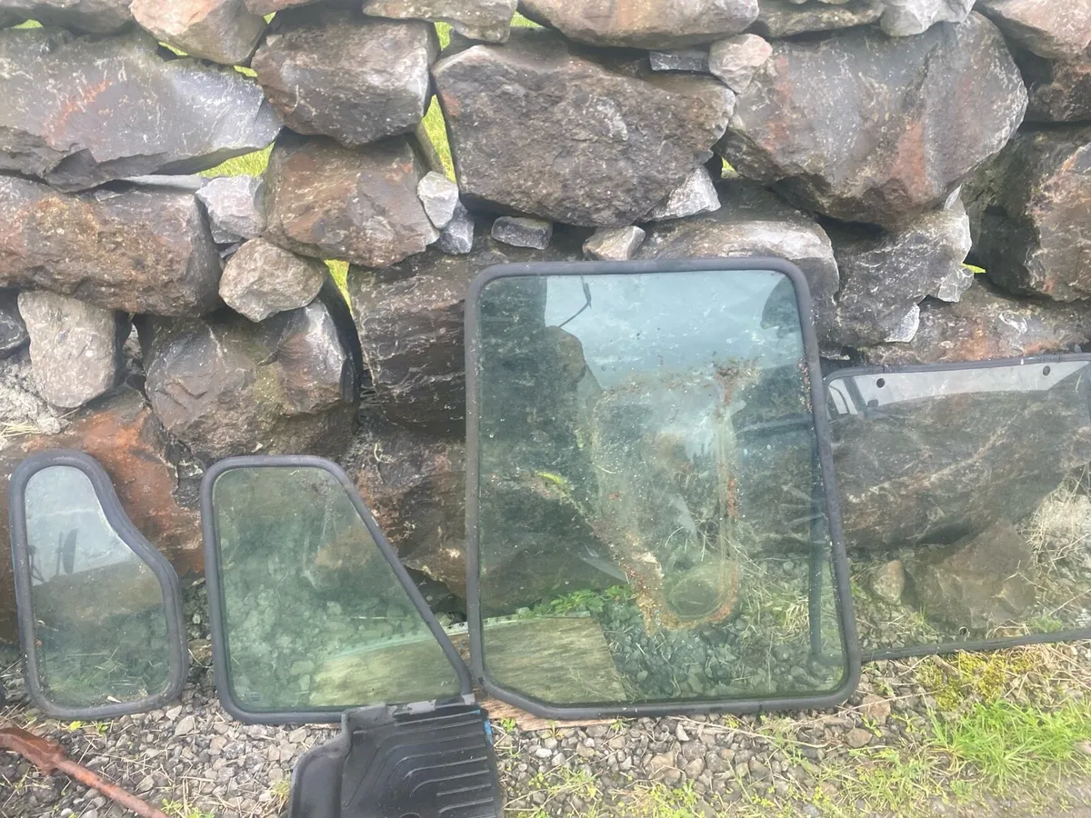 Ford cab glass - Image 4