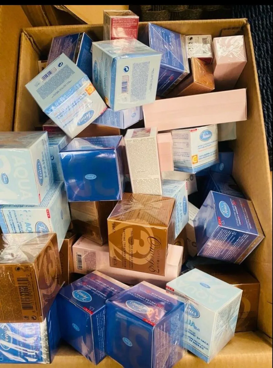 100 BRANDED FACE CREAM COSMETICS JOB LOT - Image 3