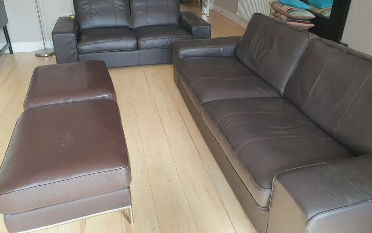 Sofas and foot rests - Image 1