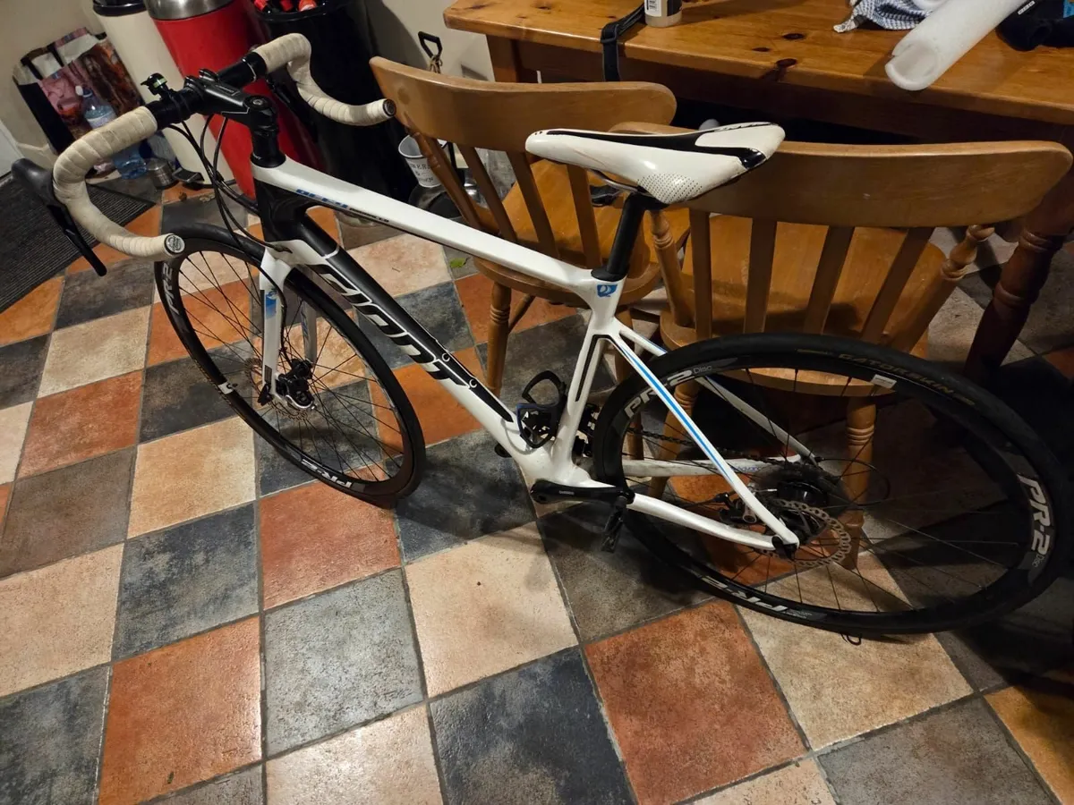 Giant Road Bike - Image 3