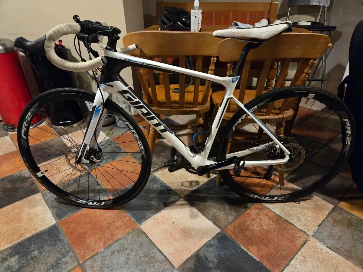Giant Road Bike - Image 4