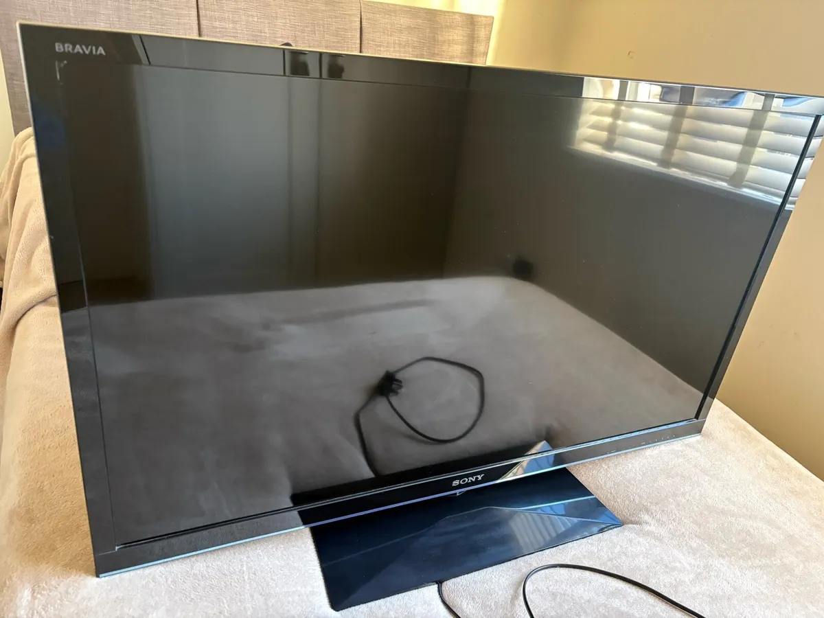42” SONY BRAVIA TV - Image 1