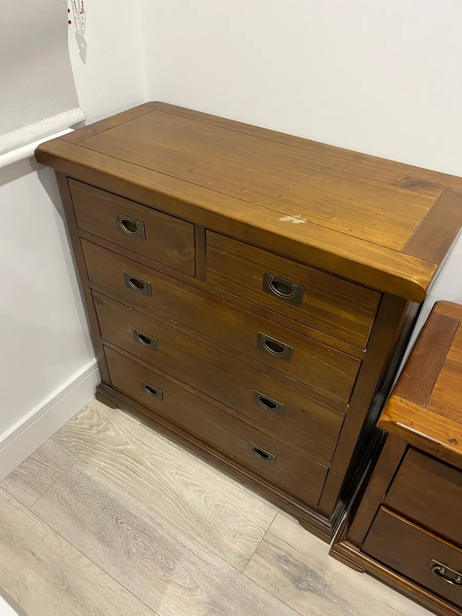 EZ Living chest of drawers