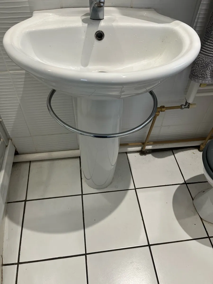 Wash hand basin - Image 1