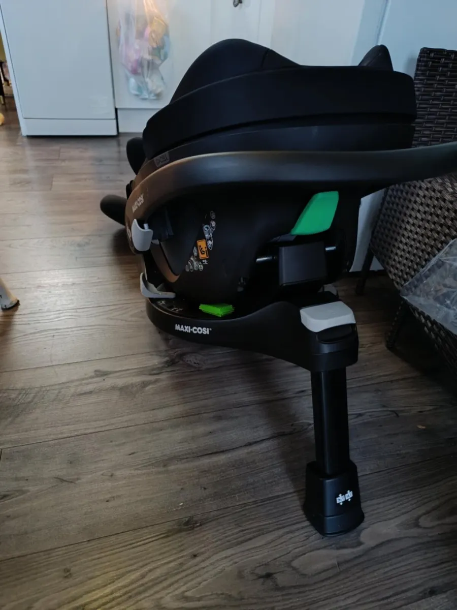 Car seat and high chair - Image 1