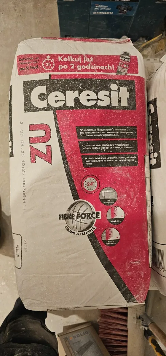 External insulation adhesive and first coat - Image 3