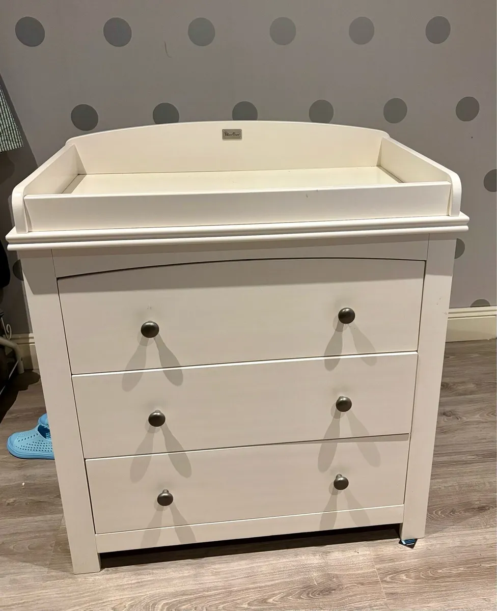 Set of silver Cross nursery furniture - Image 1