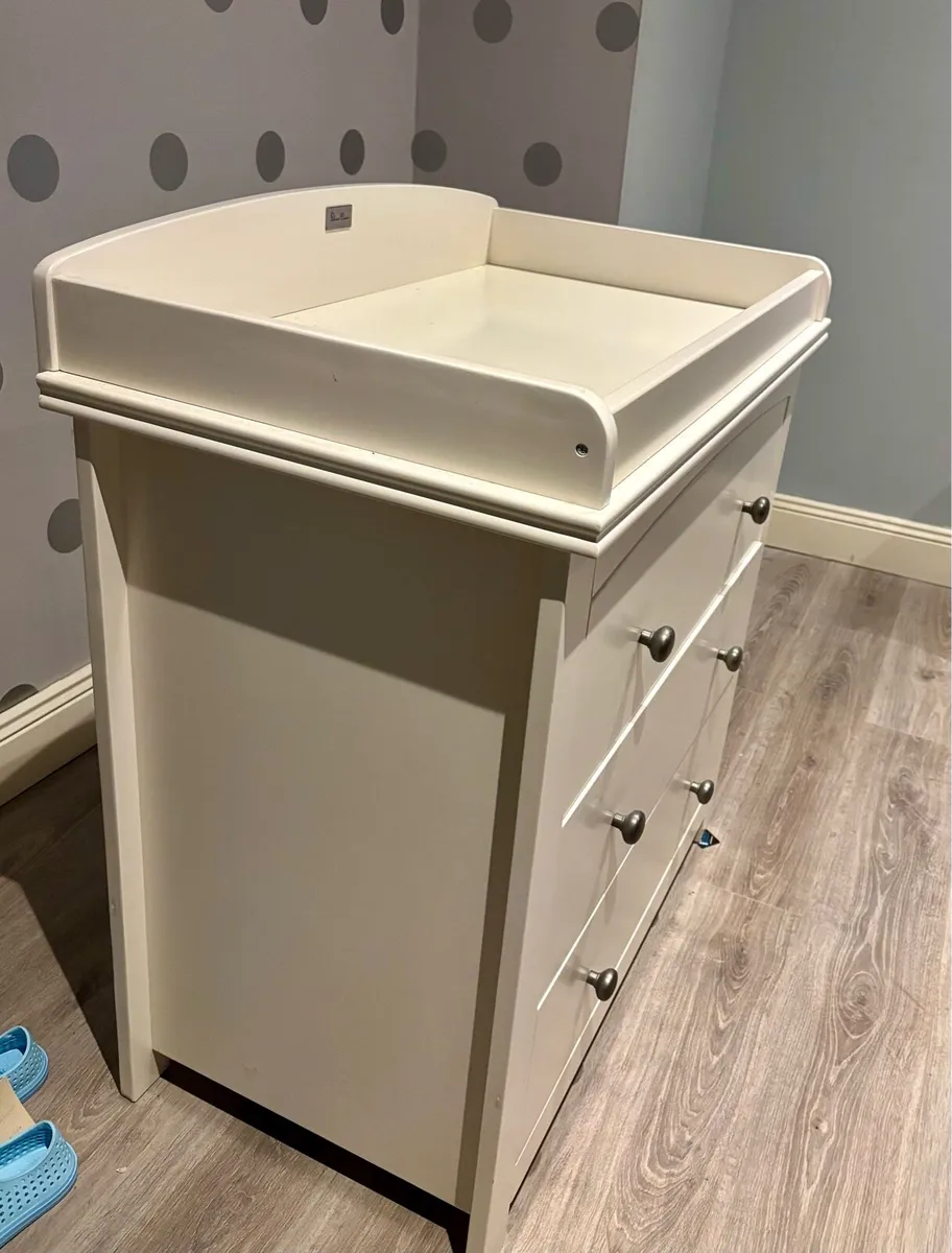 Set of silver Cross nursery furniture - Image 3