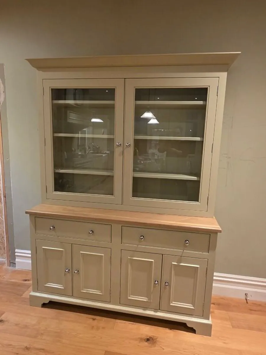 Dresser Neptune - Image 1