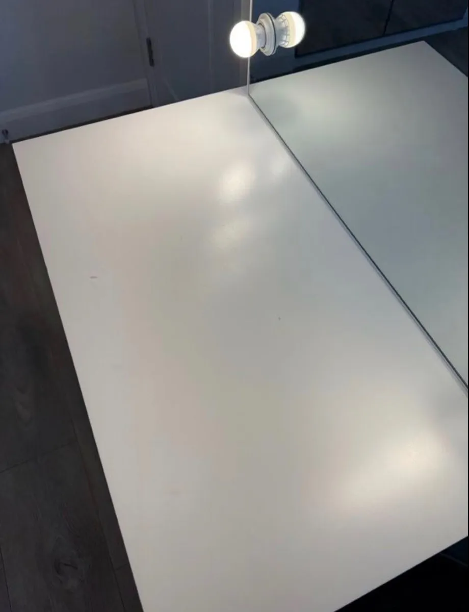 Tv unite, dressing table and wardrobe - Image 4