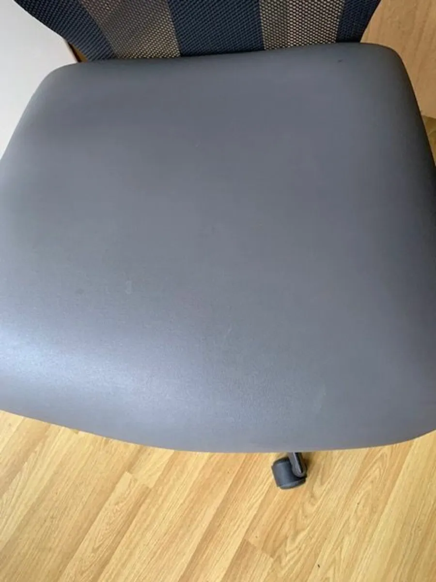 Adjustable Office chair - Image 3