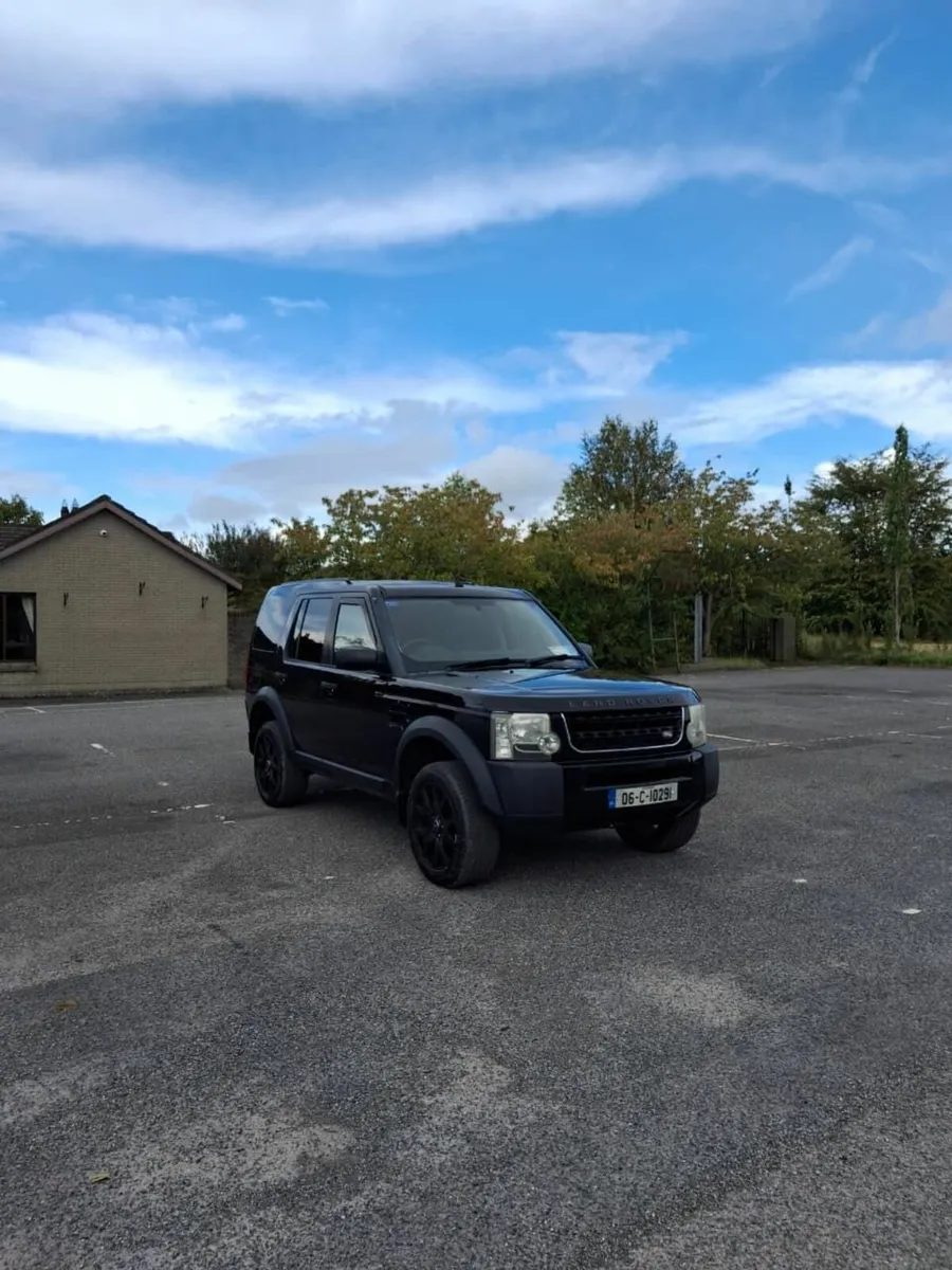 Land Rover Discovery 3  2006 - Image 1