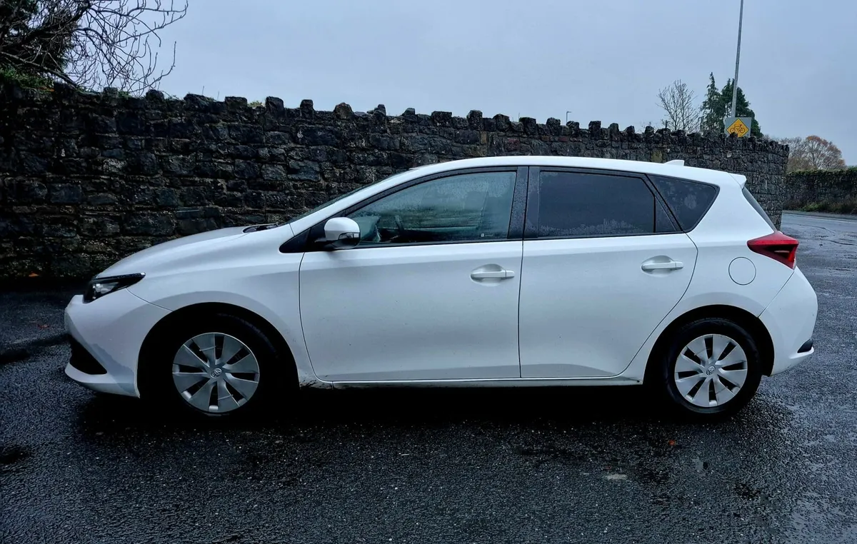 2018 Toyota Auris commercial - Image 4