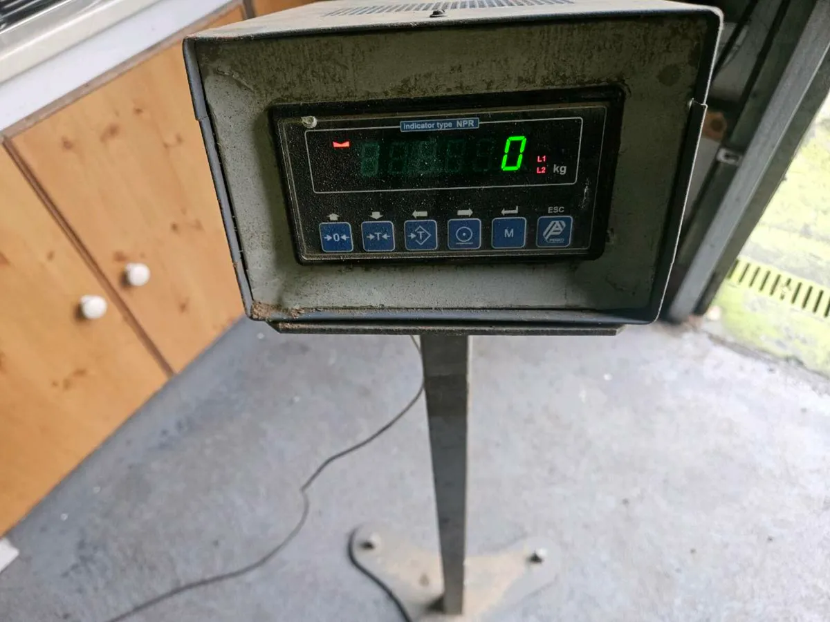 Box weighing scales - Image 1