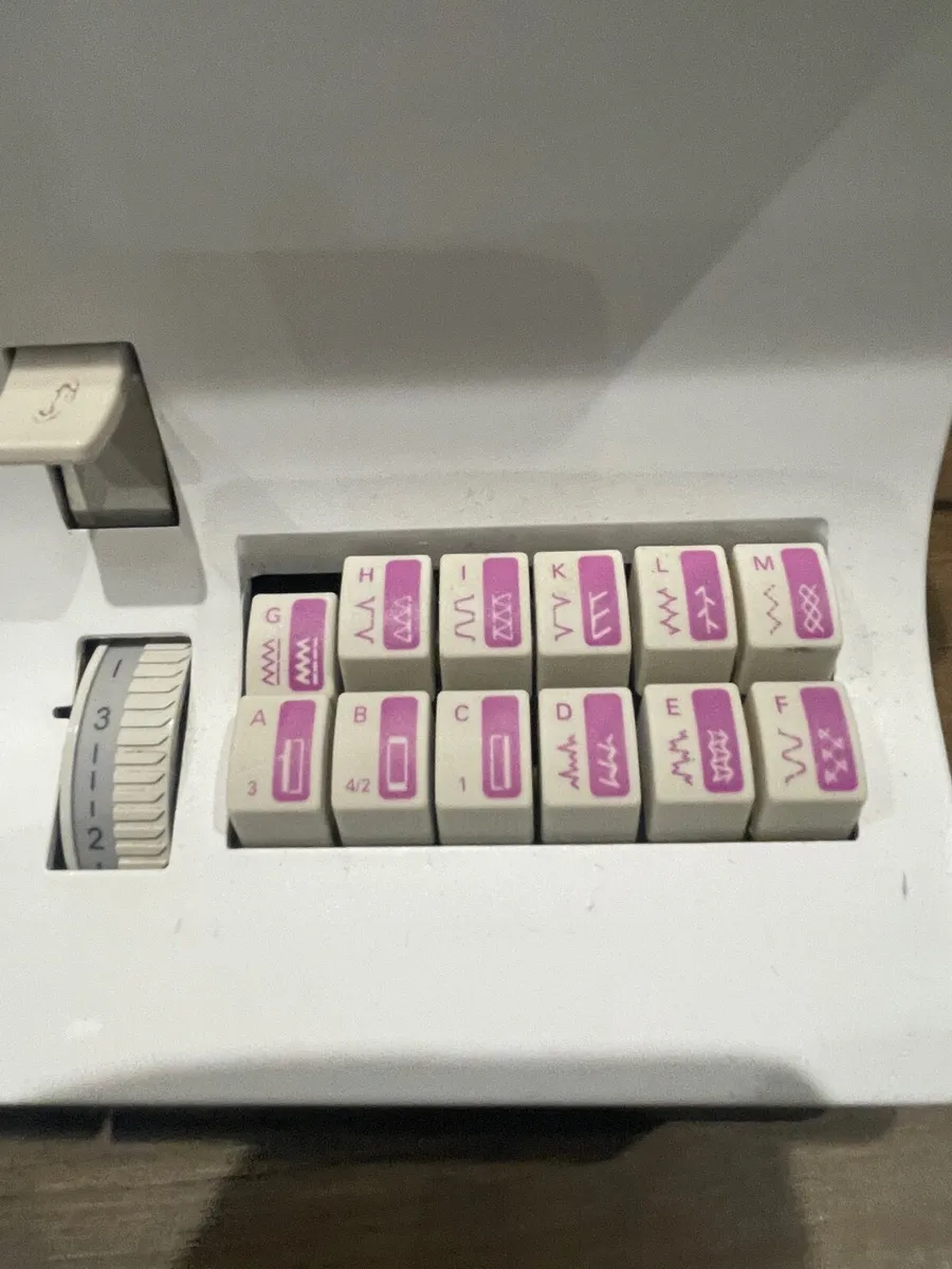 Sewing machine - Image 2