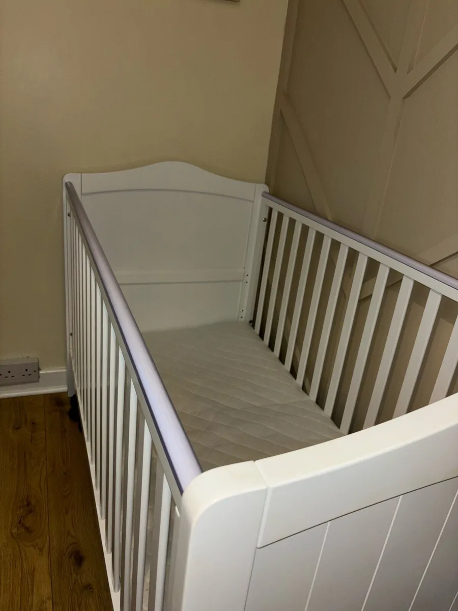 Babylo wooden 32mm cotbed & mattress - Image 2