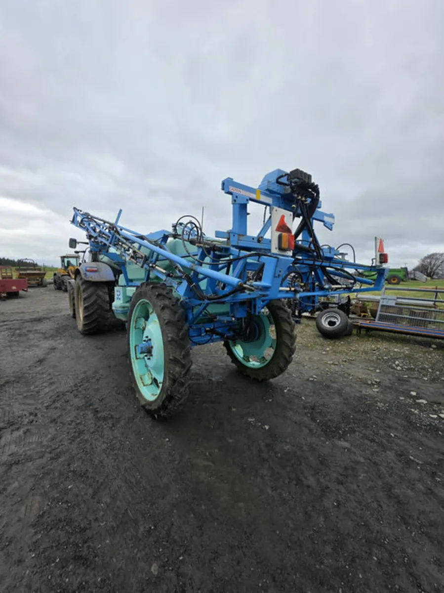 Berthoud 32 trailed sprayer - Image 4