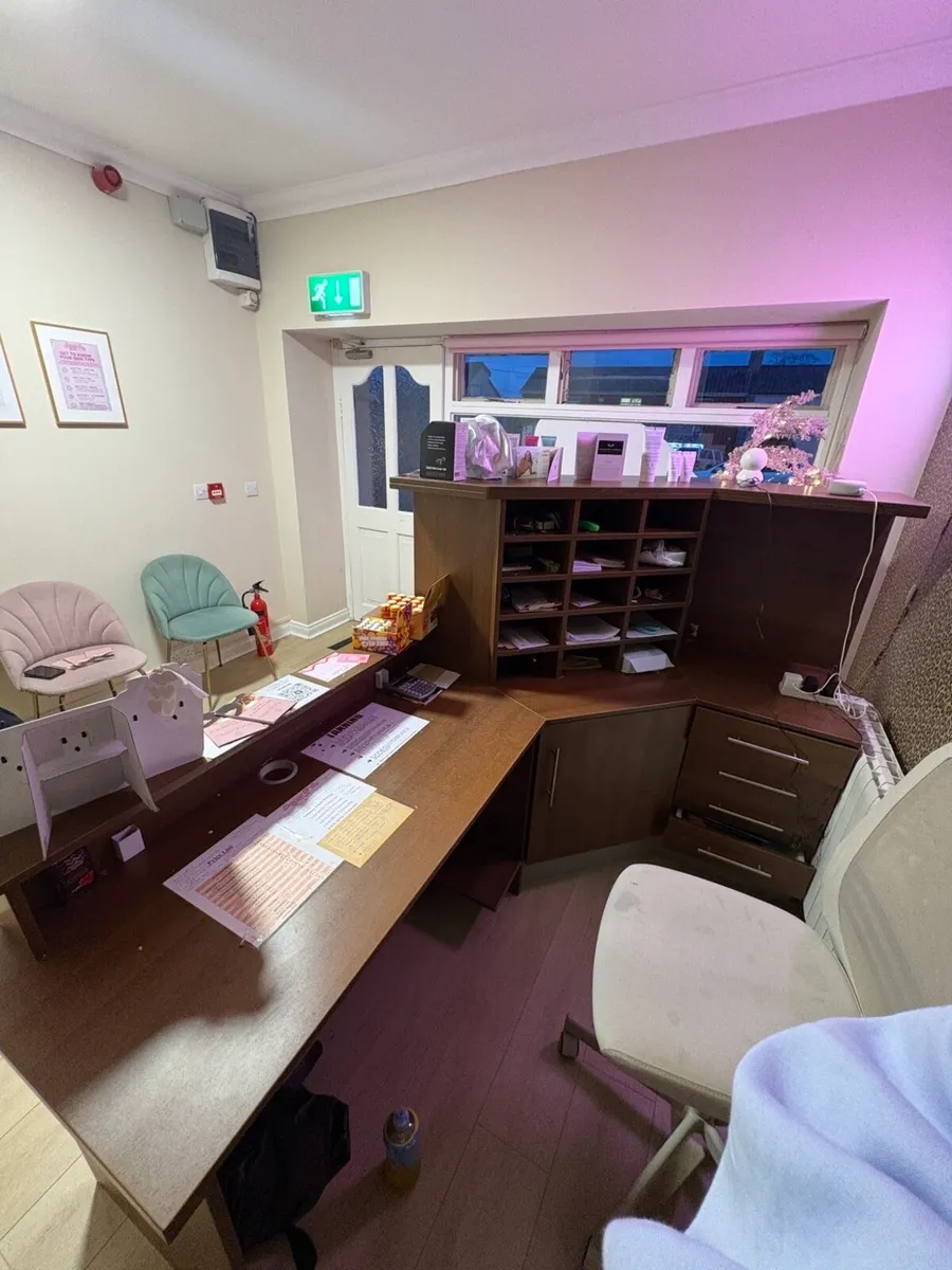 Reception Desk - Image 3