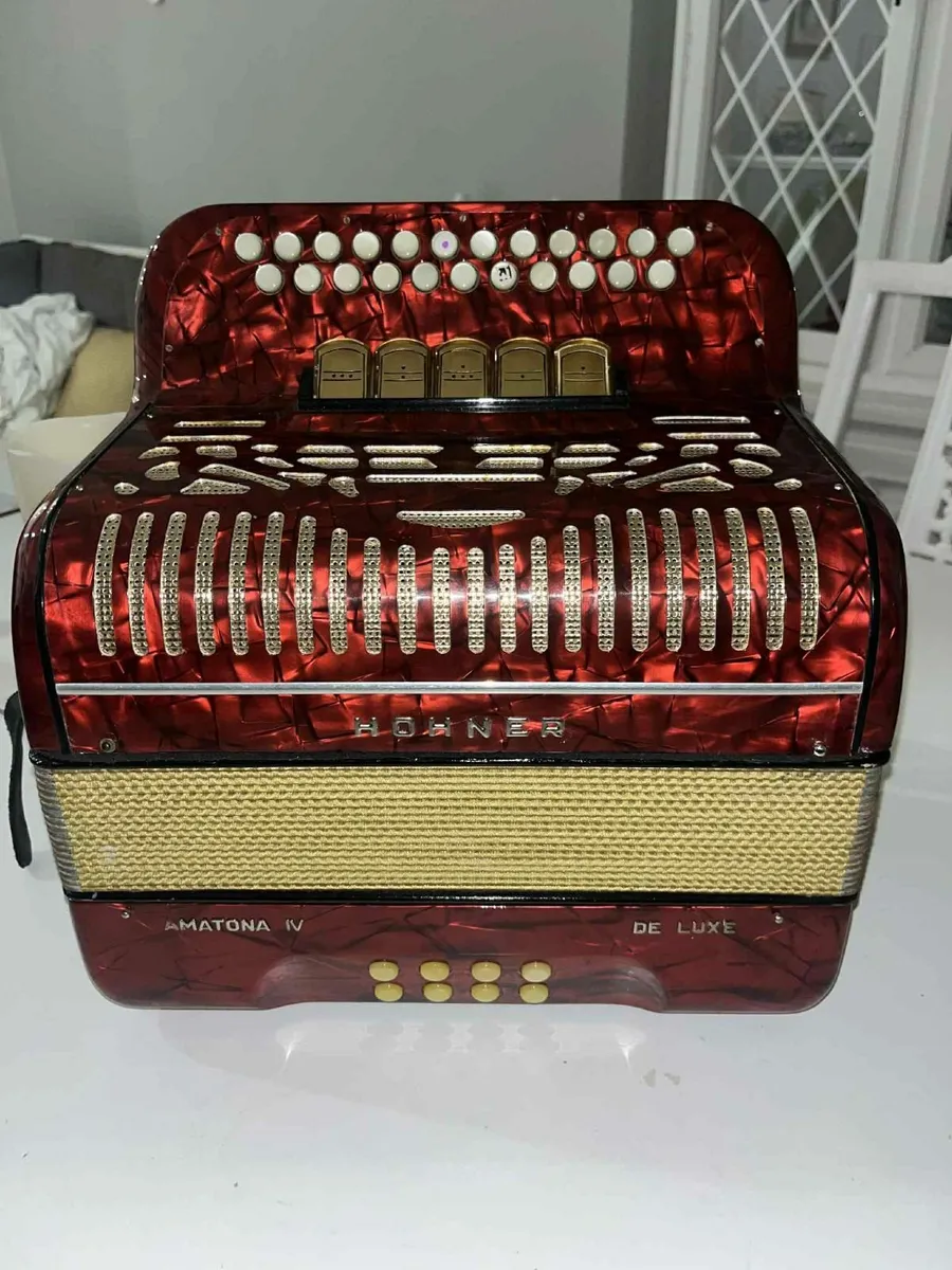 Hohner Amatona IV De Luxe Accordion - Image 1