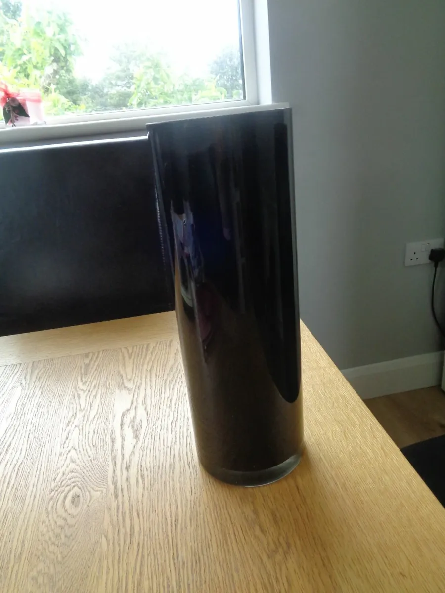 Black Glass Vase for Sale - Image 2