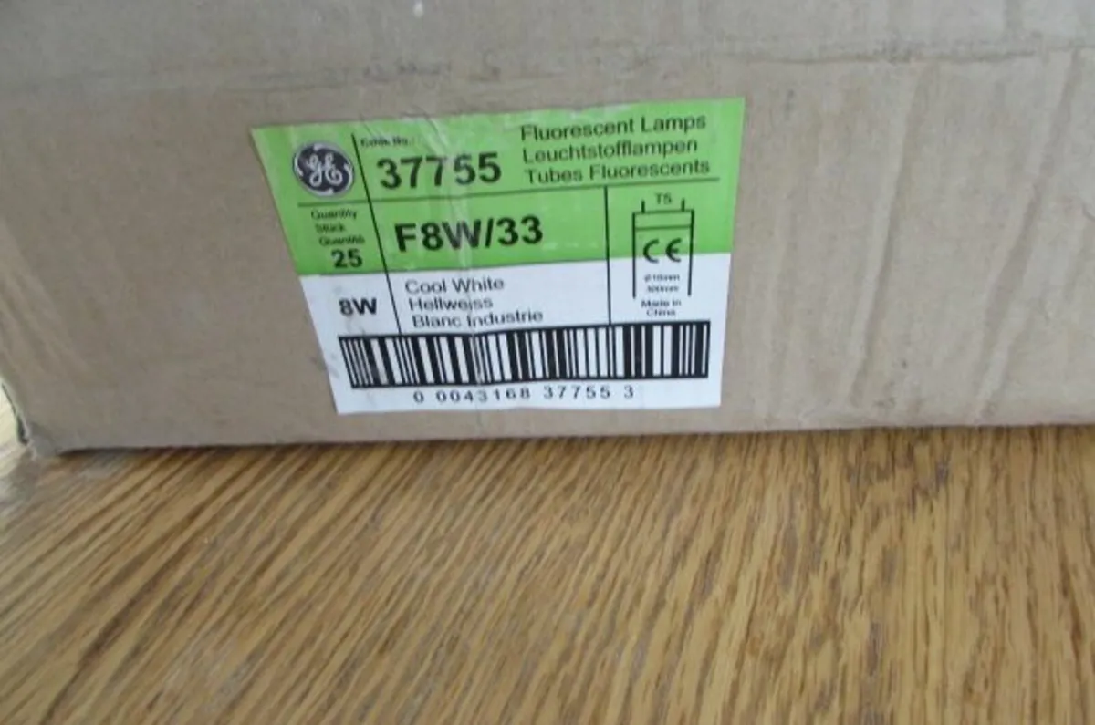 8 W Fluorescent Lamps x 18 for Sale - Image 3