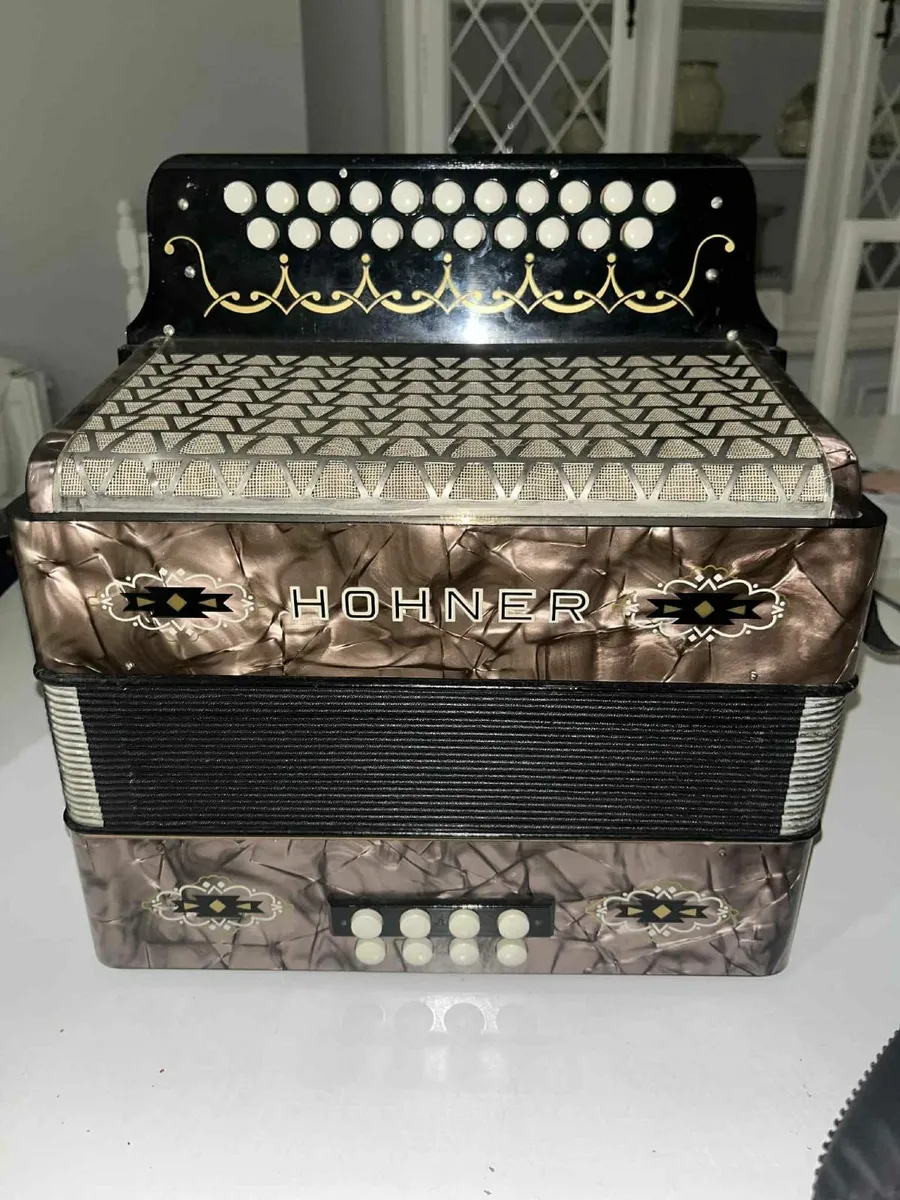 A lovely Hohner Accordion, 2 Row, BC Tunning - Image 1