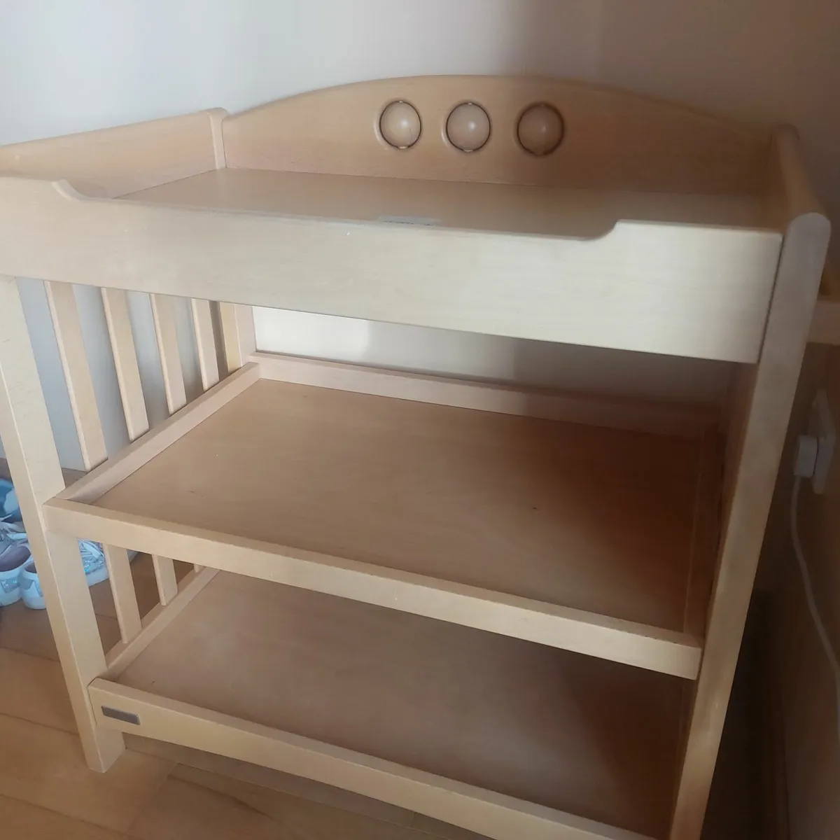 Baby changing table - Image 1