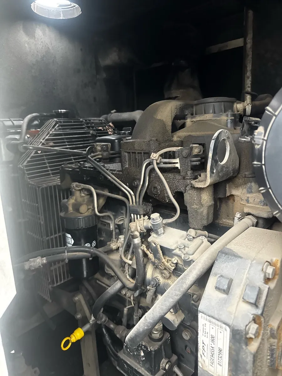 Man le220 engine and gearbox - Image 2