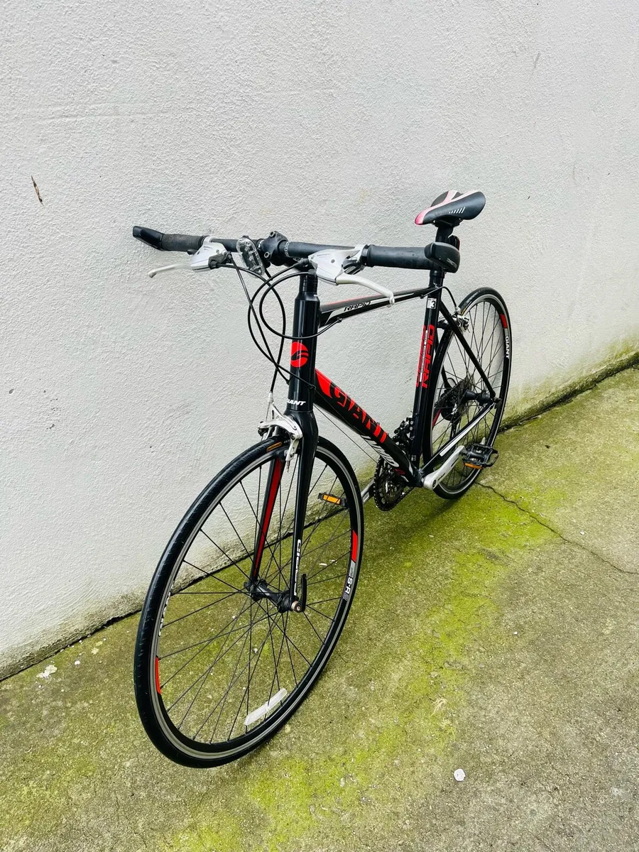 Giant Rapid hybrid bike - Image 3