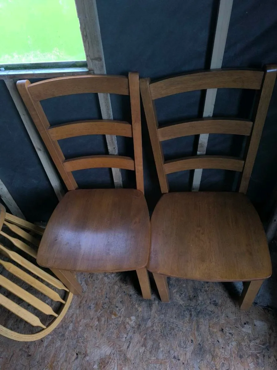 Set of 4 wooden chairs – strong