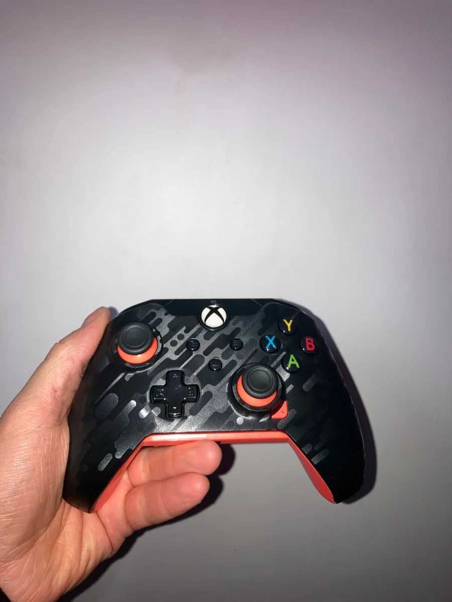 Xbox One X 1TB – Excellent Condition | Controll - Image 2