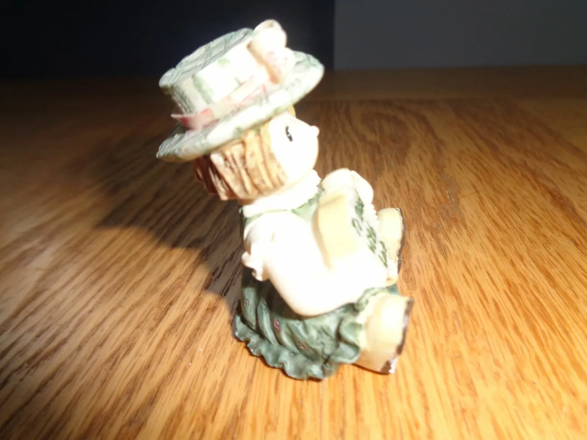 Vintage German Girl Figurines x 2 for Sale - Image 4