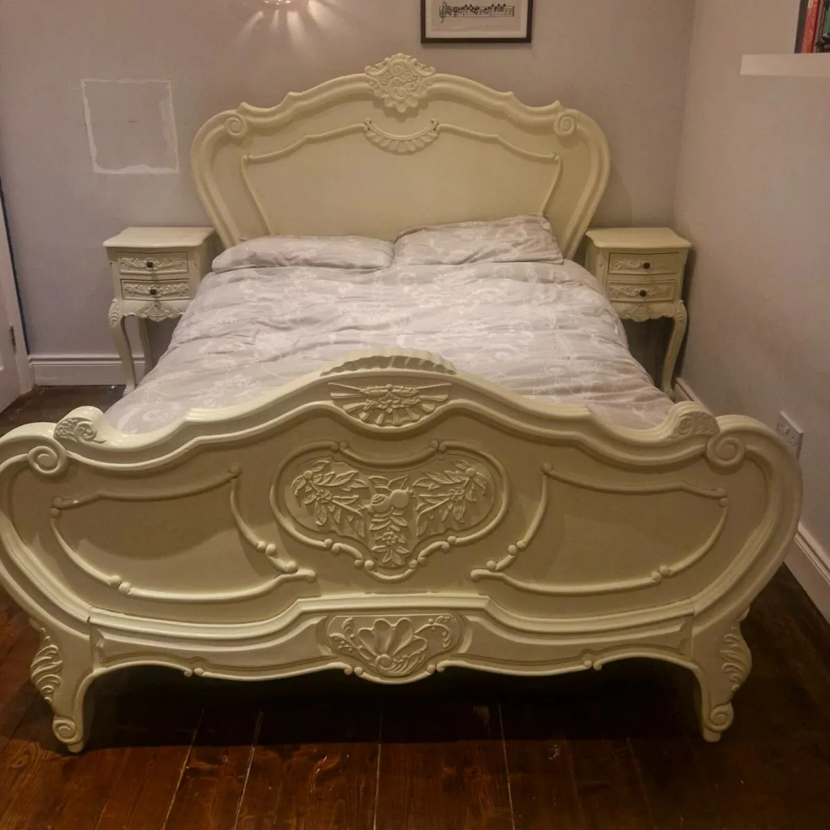 Bedroom furniture - vintage style - Image 1