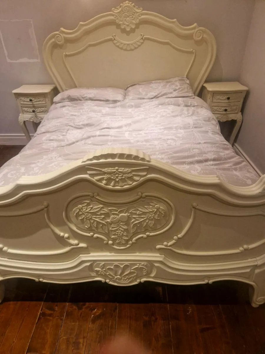 Bedroom furniture - vintage style - Image 2