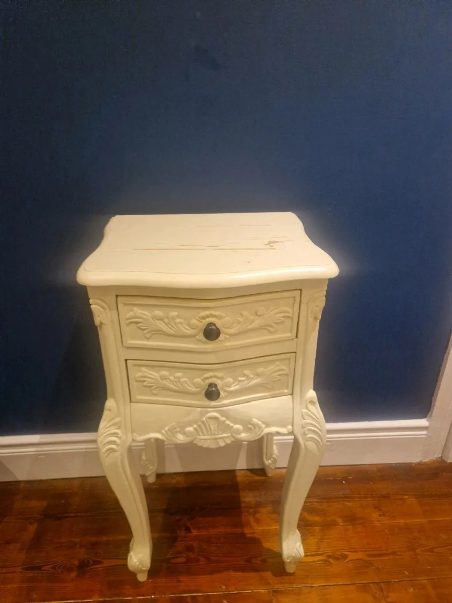 Bedroom furniture - vintage style - Image 3