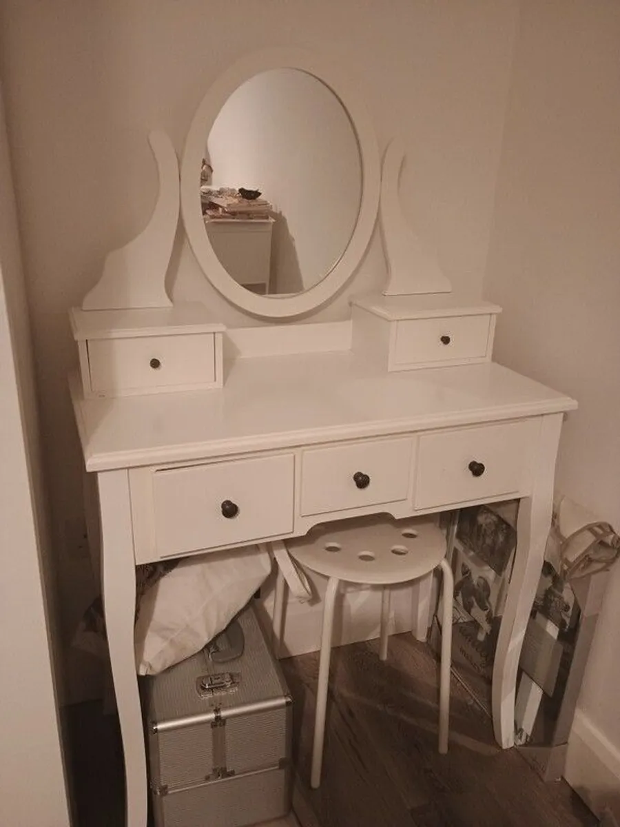 Vanity Table - Image 1