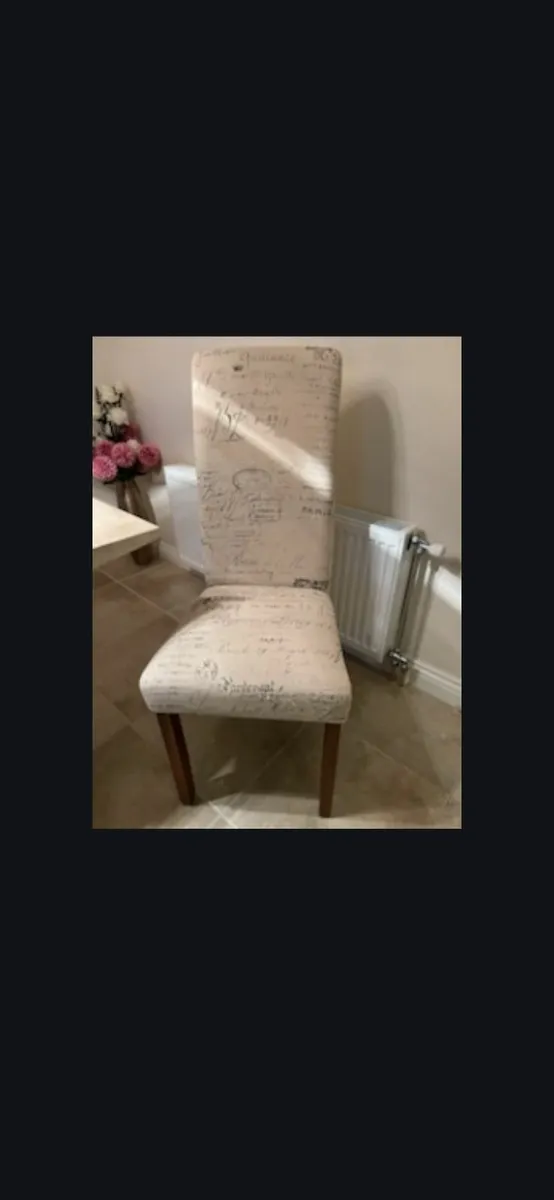 Table and chairs - Image 4