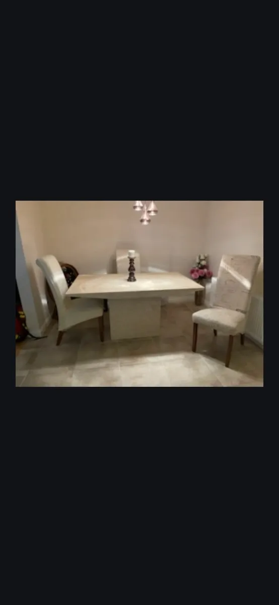 Table and chairs - Image 1