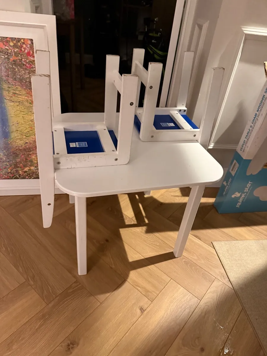 Kids table and chairs