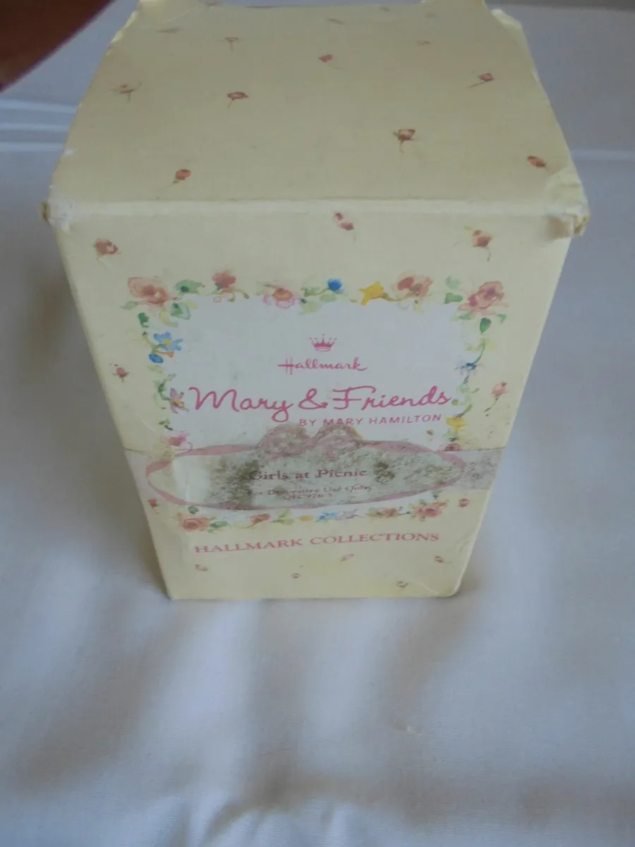 Hallmark "Girl with Valentine" figure for Sale - Image 4